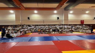 Salihlide 250 judocu kemer sınavında ter döktü