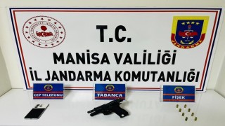 Salihlide şüpheliden ruhsatsız tabanca ve mermi çıktı