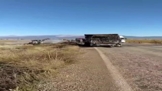 Saman yüklü kamyon yangın sonrası kullanılamaz hale geldi