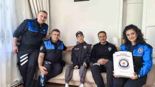 Sametin polis üniforması giyme hayali gerçek oldu