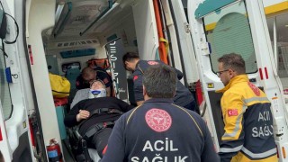 Samsunda dolmuş minibüs kaldırıma çarptı: 2 yaralı