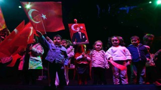 Sancaktepede Cumhuriyet coşkusu fener alayı ve Feridun Düzağaç konseriyle zirveye ulaştı