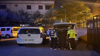 Sancaktepede yol verme kavgasında trafik güvenliğini tehlikeye düşüren iki sürücü yakalandı