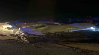 Şanlıurfada 2 otomobil çarpıştı: 1 ölü, 4 yaralı