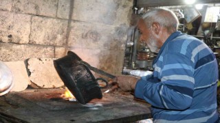 Şanlıurfada kalay ustası 75 yıldır mesleğini aşkla sürdürüyor