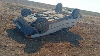 Şanlıurfada kontrolden çıkan otomobil şarampole uçtu