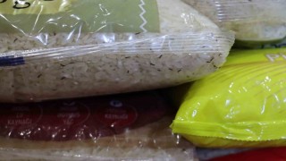 Şanlıurfada tarihi geçmiş ve kurtlanmış yüzlerce ürün ele geçirildi