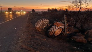 Şanlıurfada traktör devrildi: 2 ağır yaralı