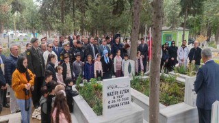 Şehit Neşe öğretmen ve babası mezarı başında anıldı