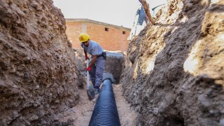 Selden zarar gören mahallenin kanalizasyon altyapısı yenileniyor