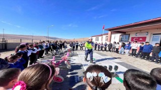 Selimde öğrencilere trafik eğitimi