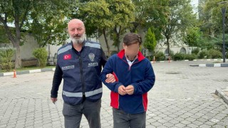 Seri hırsız keşif yaparken ve eve tırmanırken kameraya yakalandı: 70 bin liralık eşya ele geçirildi