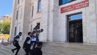 Siirtte ailesinden 2 kişiyi öldürüp 3 kişiyi yaralayan zanlı tutuklandı