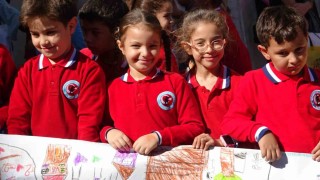 Siirtte bin 500 öğrenci aynı anda ‘aile temasıyla resim çizdi