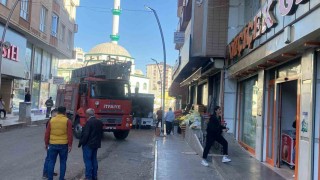 Siirtte bir binadaki dairede çıkan yangında 7 kişi dumandan etkilendi