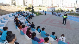 Siirtte çocuklar trafik kurallarını eğlenerek öğreniyor