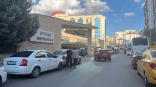 Siirtte hastane bahçesinde bıçaklı kavga: 3 yaralı