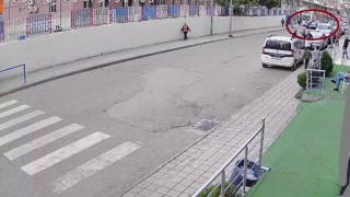 Siirtte otomobilin çocuğa çarpma anı güvenlik kamerasına yansıdı