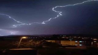 Siirtte şimşekler geceyi gündüze çevirdi