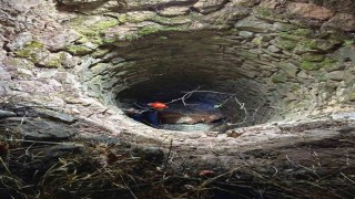 Siirtte su kuyusuna düşen ineği ekipler kurtardı