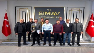Simav Kaymakamı Karaloğlu şampiyon voleybol takımını kabul etti