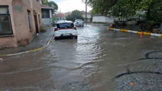 Sındırgıda sağanak yağış hayatı olumsuz etkiledi