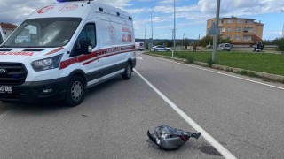 Sinopta hafif ticari araç ile iki motosiklet çarpıştı: 2 yaralı