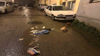 Sinopta sokağa bırakılan çöpler tepki çekti