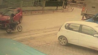 Sinyal vermeyen sürücü kazaya sebep oldu, 1 kişi yaralandı: O anlar kamerada