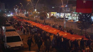 Şırnakta Cumhuriyet Bayramı coşkusu: 300 metrelik Türk bayrağıyla yürüyüş, Kürtçe şarkılarla kutlama