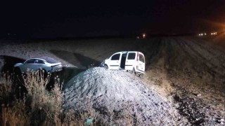 Şırnakta iki araç yoldan çıkarak tarlaya uçtu, sürücüler yara almadan kurtuldu