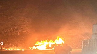 Şırnakta seyir halindeki araç alev aldı