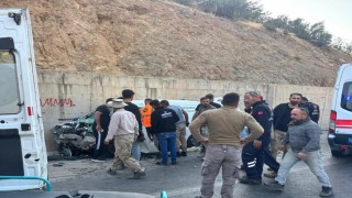 Şırnakta yolcu minibüsü ile hafif ticari araç çarpıştı: 2si ağır 14 yaralı