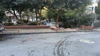 Şişlide kontrolden çıkan otomobil duvara çarptı