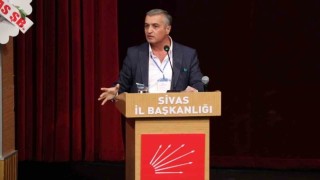 Sivas CHP İl Kongresinde etek krizi