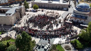 Sivaslı öğrenciler Gazze için tek vücut oldu