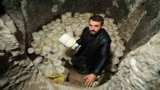 Sivasta 2 bin yıllık peynir oteli yüzlerce bidon barındırıyor