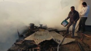 Sivasta 2 ev ve 2 samanlık küle döndü