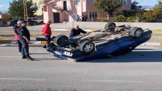 Sivasta devrilen araçta yaralanan olmadı