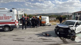 Sivasta feci kaza: 1 ölü, 2si çocuk 4 yaralı