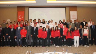 Sivasta Zirvedeki Yiğidolar ödüllerini aldı