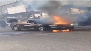 Siverekte park halindeki otomobil alev aldı