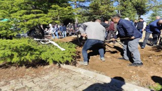Sobadan zehirlenen anne ve kızı son yolculuklarına uğurlandı