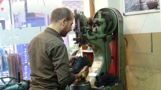 Soğuk hava ayakkabı tamircilerinde mesaiyi ikiye katladı