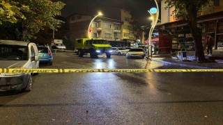 Sokak ortasında cinayet kamerada: Jiletle çevreye rahatsızlık veren şahıs silahla vuruldu