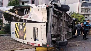 Sökede öğrenci servisleri çarpıştı: 3 yaralı