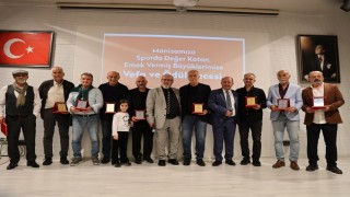 Spora katkı sunan 78 isme plaket