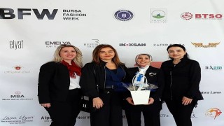 SUBÜ öğrencisi Bursa Fashion Weekte üçüncülük elde etti