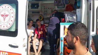 Suda çırpınan 2 genci çevredekiler son anda kurtardı