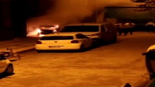 Sultangazide elektrikli araç yanarak küle döndü